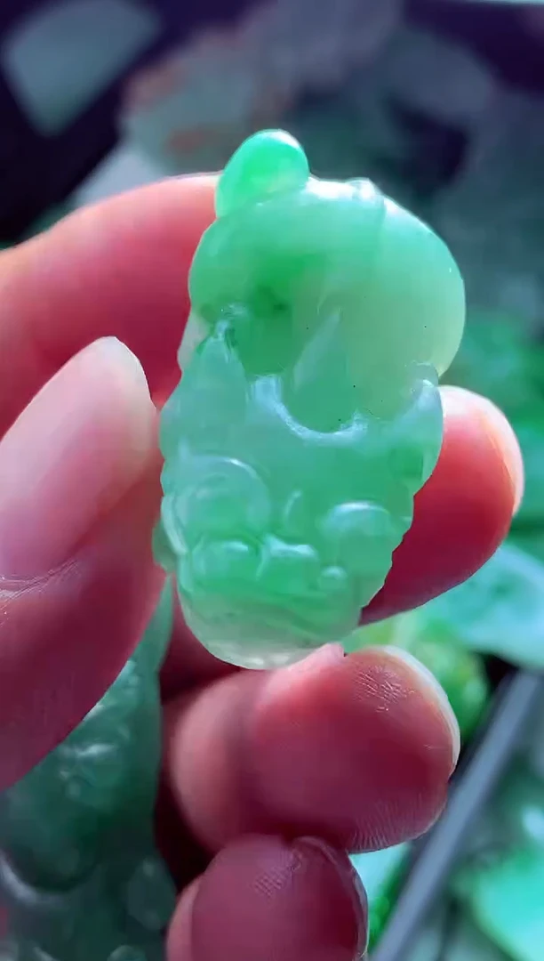 未镶嵌定制翡翠无*?翡翠毛货定制