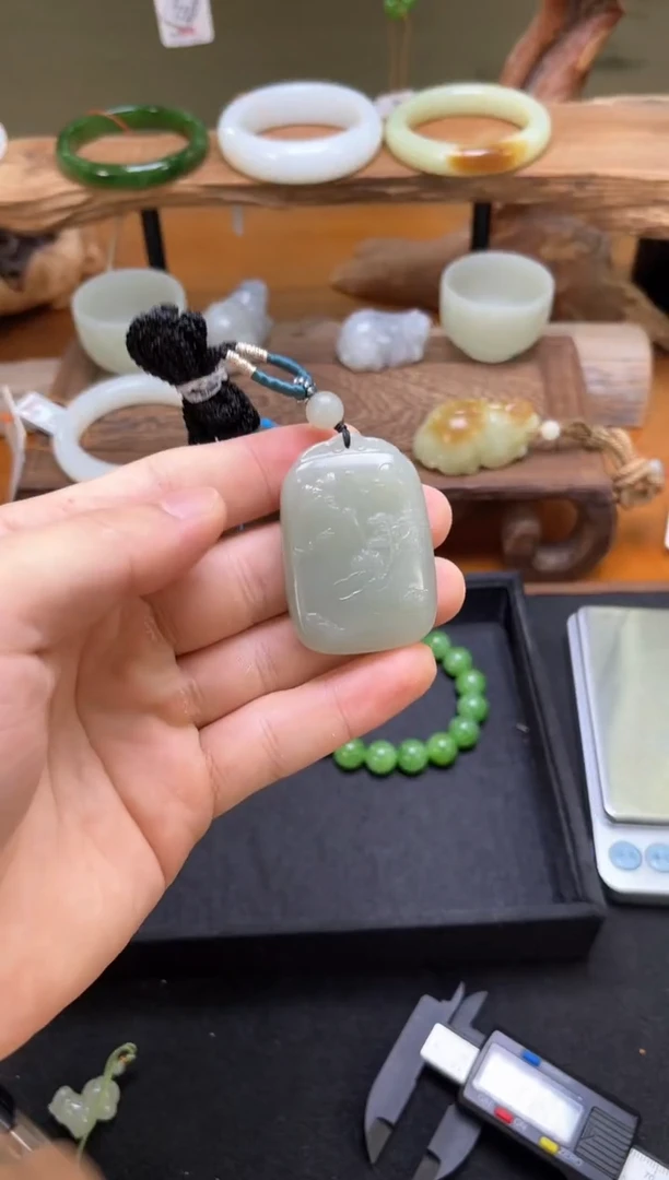 吊坠(不含链)未镶嵌和田玉且末青白 山水牌 63