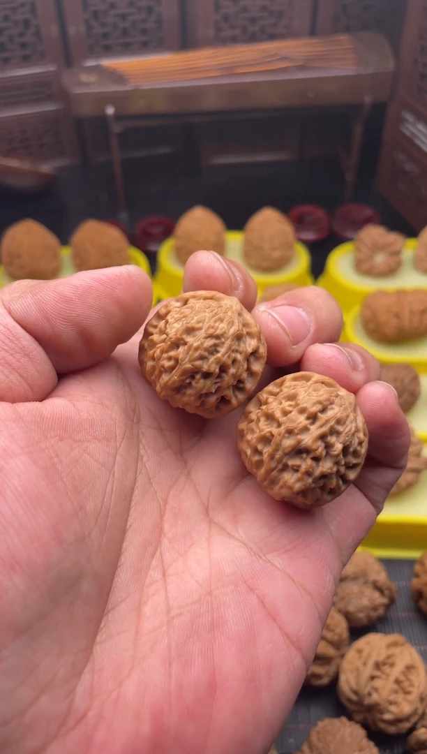 【闪购商品】文玩核桃把件边30肚.0野生小莲花