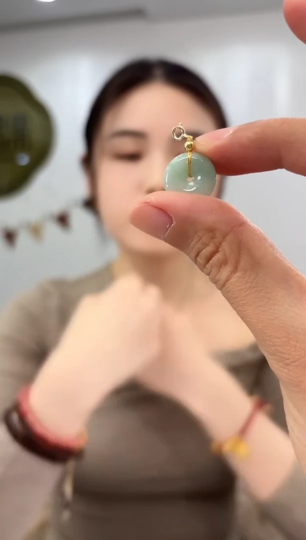 颈饰18K金镶嵌翡翠此君安吊坠