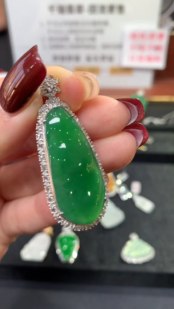 【闪购商品】翡翠吊坠(不含链)18K金镶嵌豆子回流不退不换|8800+0