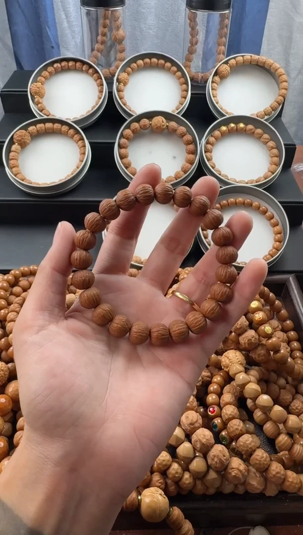 手串猴头核桃原皮雕刻瑕疵
