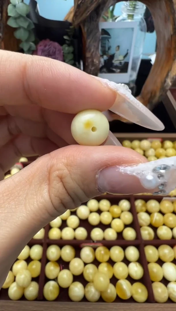 【闪购商品】蜜蜡裸石未镶嵌俄料微瑕11.6mm0.831克