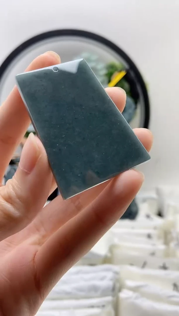 翡翠未镶嵌颈饰无事牌