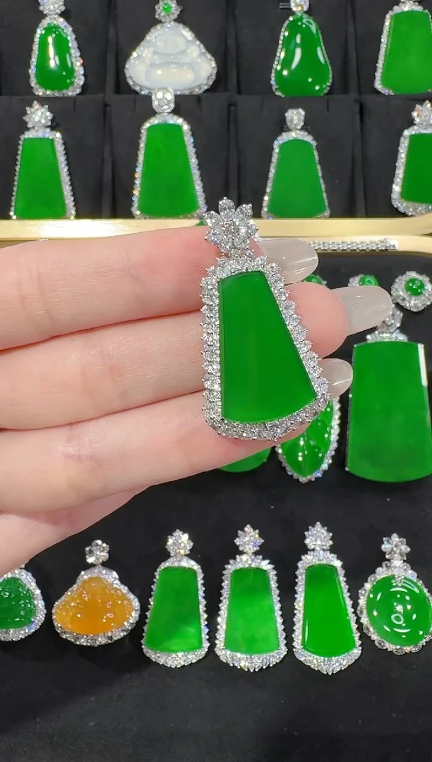 颈饰18K金镶嵌翡翠无事牌天然A货翡翠72h鉴赏期