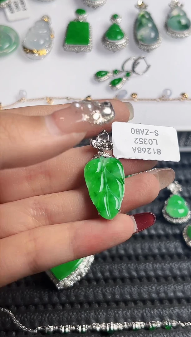 【闪购商品】翡翠吊坠(不含链)18K金镶嵌1123  