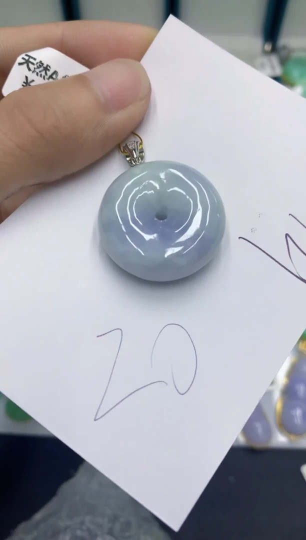 翡翠挂件未镶嵌翡翠