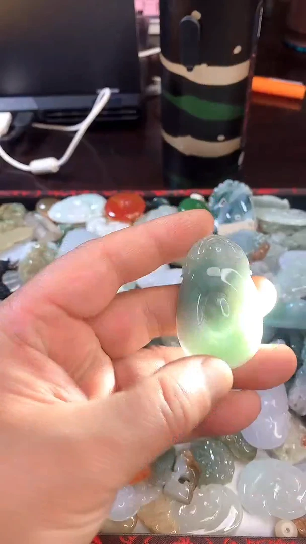 翡翠未镶嵌颈饰翡翠挂件