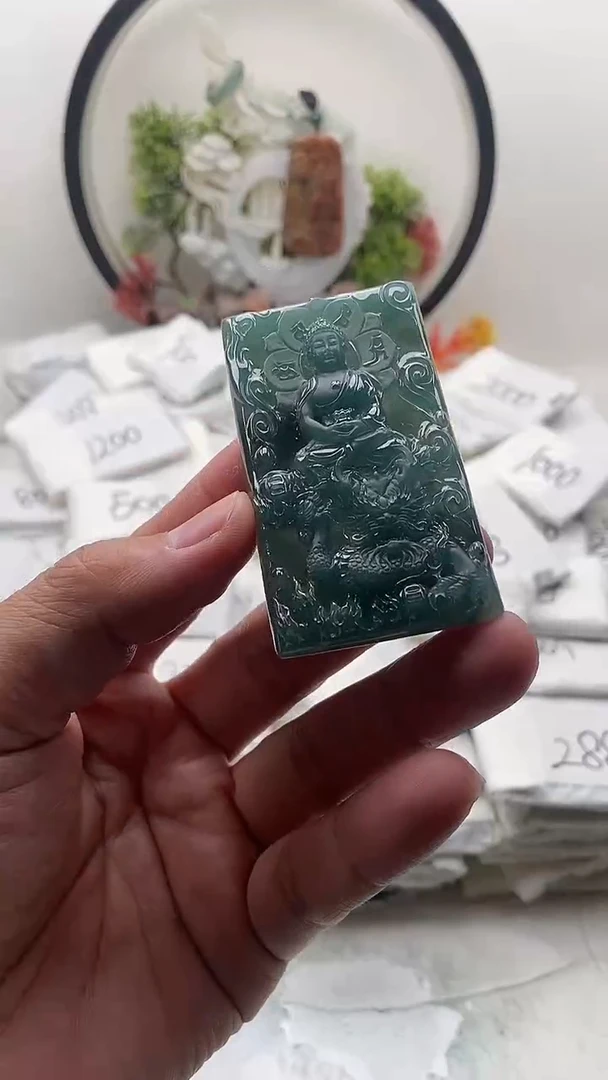 颈饰未镶嵌翡翠大日如来