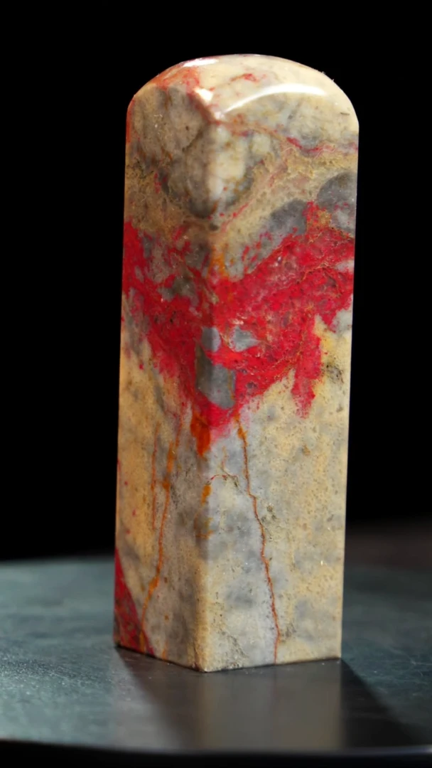 鸡血石蜂窝牛角鸡血石