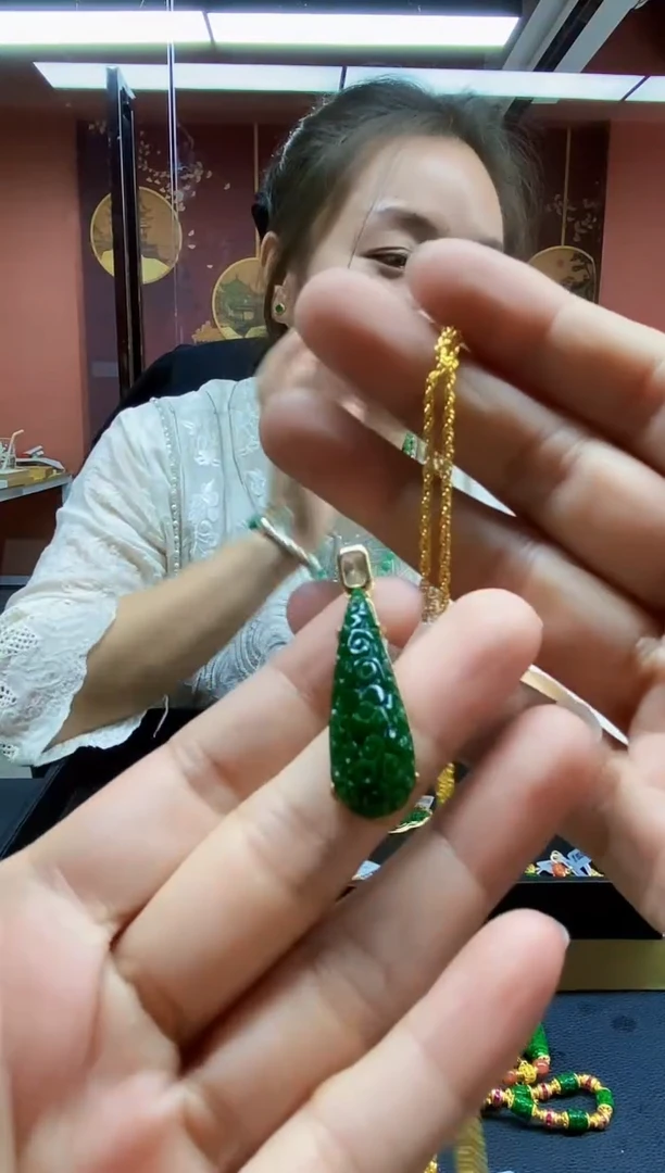 颈饰未镶嵌翡翠吊坠