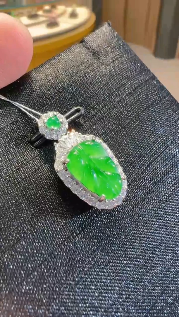 【闪购商品】翡翠吊坠(不含链)合金多样性发货一件