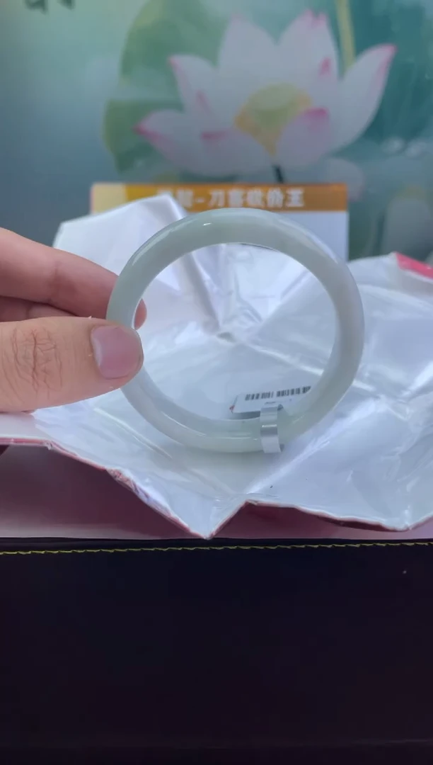 翡翠手镯未镶嵌6翡翠手镯（微瑕）
