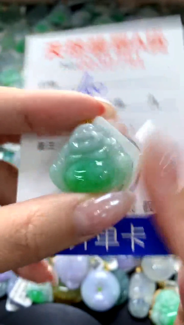 颈饰18K金镶嵌翡翠1