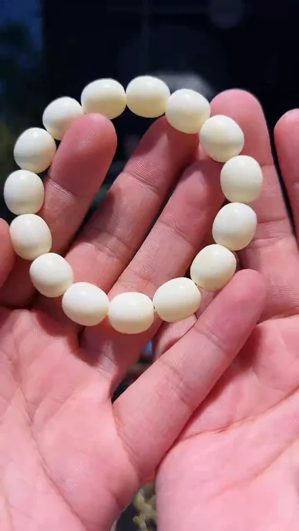 【闪购商品】蜜蜡手串未镶嵌12+(枣瓷白)