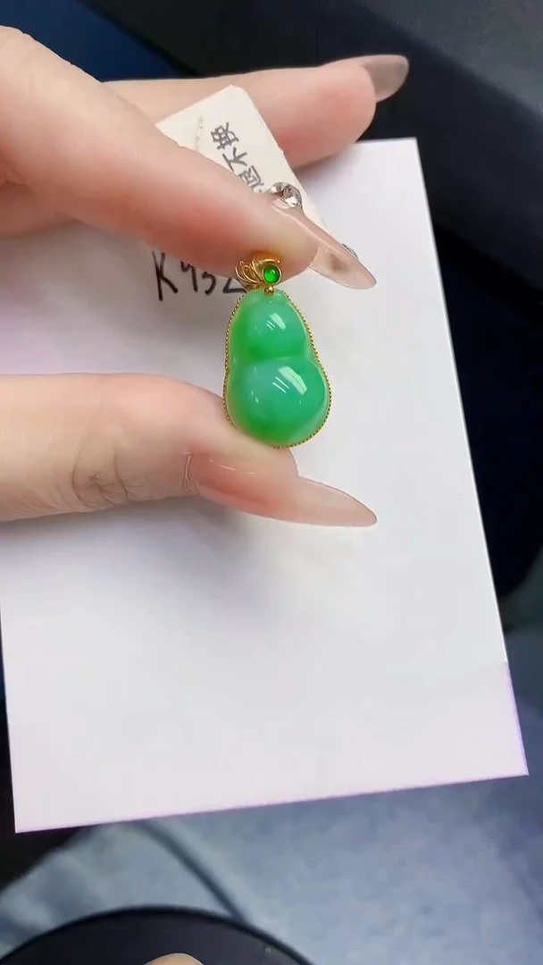颈饰18K金镶嵌翡翠缅甸天然翡翠A货