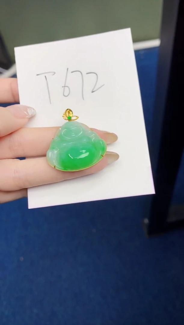 翡翠18K金镶嵌颈饰天然缅甸A货翡翠