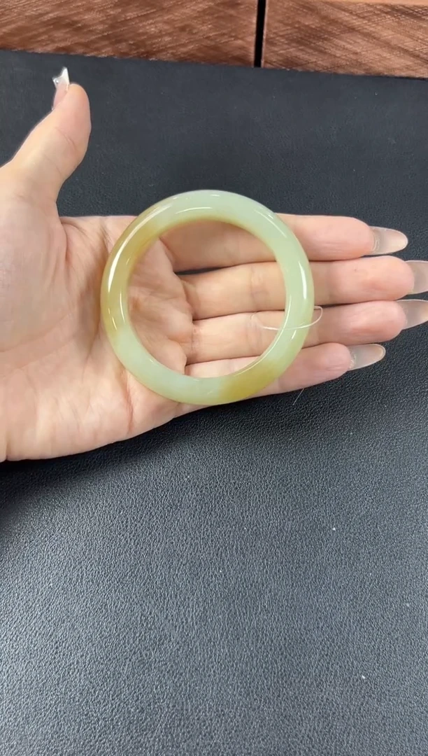 和田玉手镯未镶嵌若羌微色差51手镯