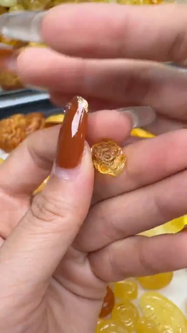 裸石琥珀未镶嵌如图