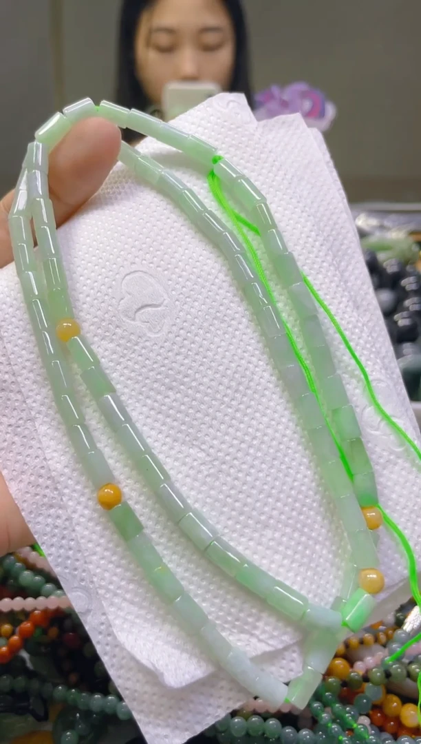 翡翠未镶嵌颈饰4MM/W/翡翠A货，一件也是批发价