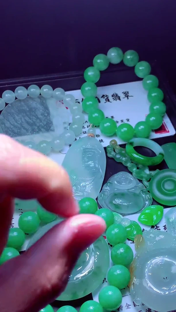 未镶嵌定制翡翠杨****?翡翠毛货定制