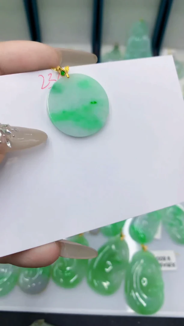 翡翠18K金镶嵌颈饰11111111111111