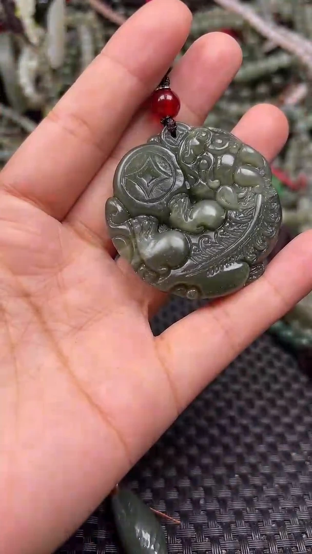 颈饰未镶嵌和田玉1