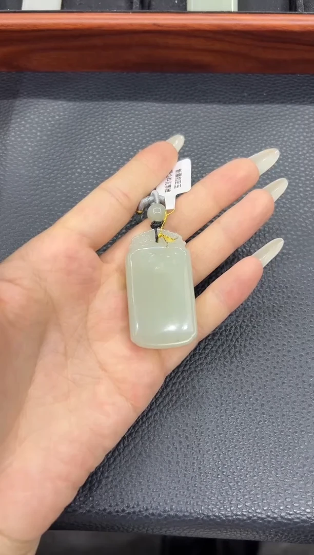 和田玉未镶嵌吊坠(赠链)新疆和田玉黑山料无事牌百搭时尚013