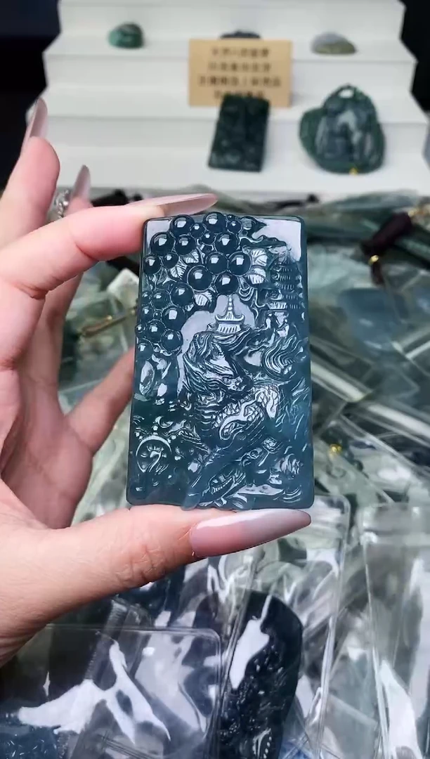 颈饰未镶嵌翡翠