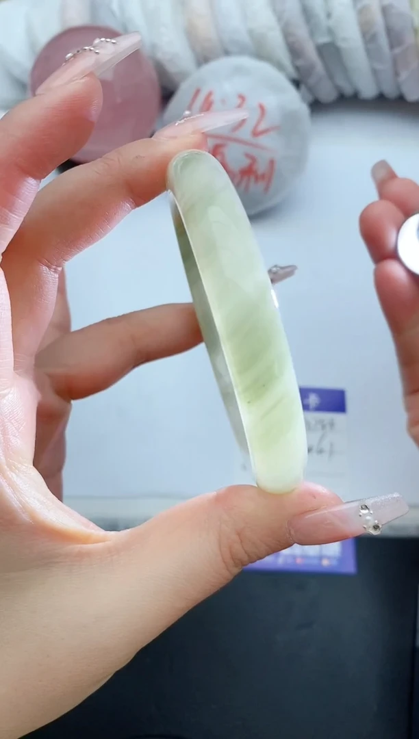 【闪购商品】石英质玉手镯未镶嵌G244+60/61