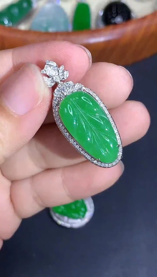 颈饰18K金镶嵌翡翠玉****琴526-中国好珍宝