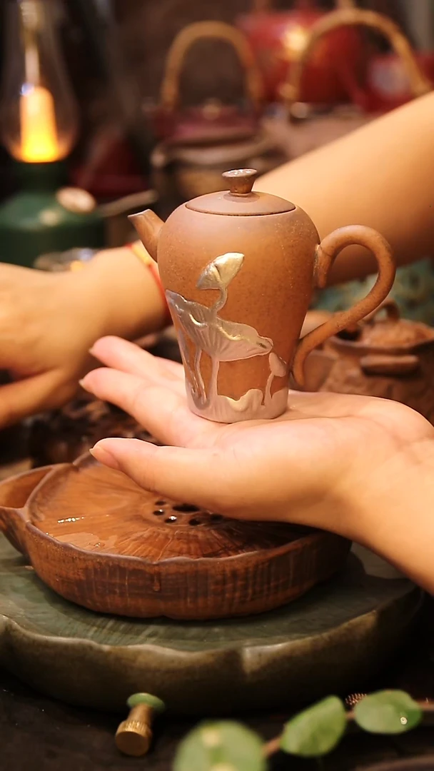 茶壶1个，不含壶承