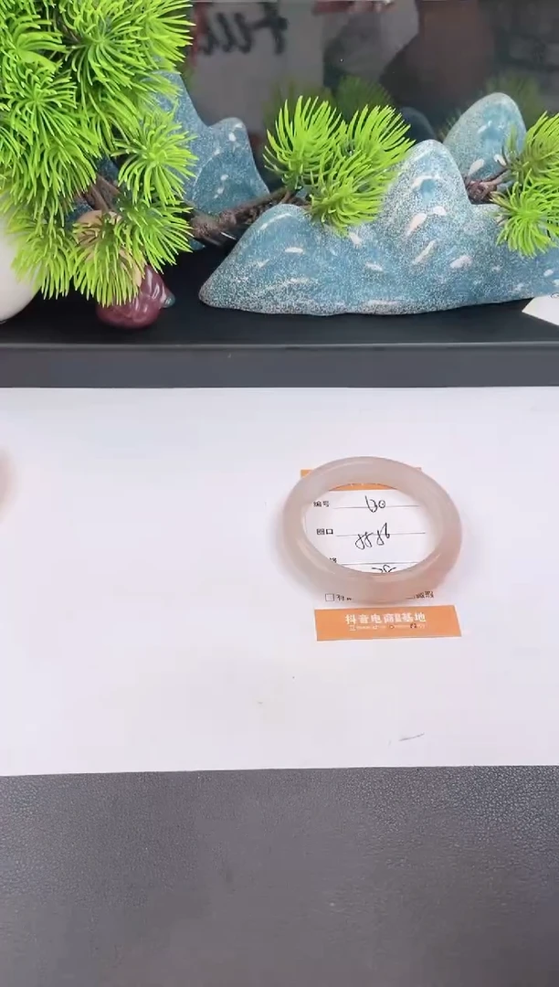 石英质玉手镯未镶嵌130