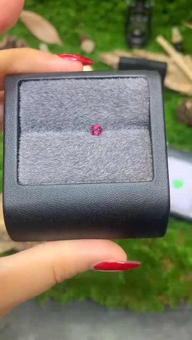 裸石未镶嵌尖晶石五角切 色调 0.40ct
