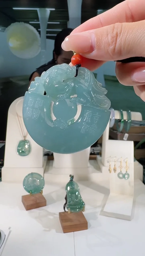 翡翠未镶嵌吊坠(不含链)貔貅