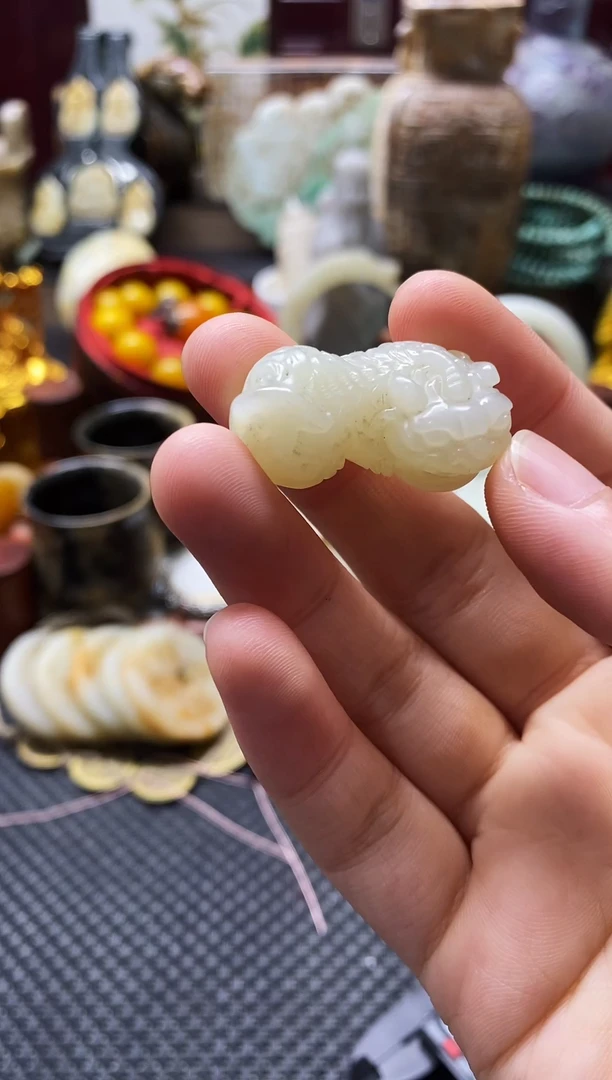 未镶嵌和田玉挂件貔貅