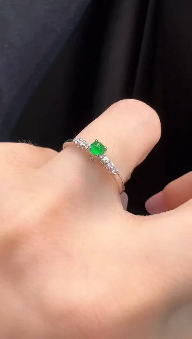 翡翠戒指18K金镶嵌戒指