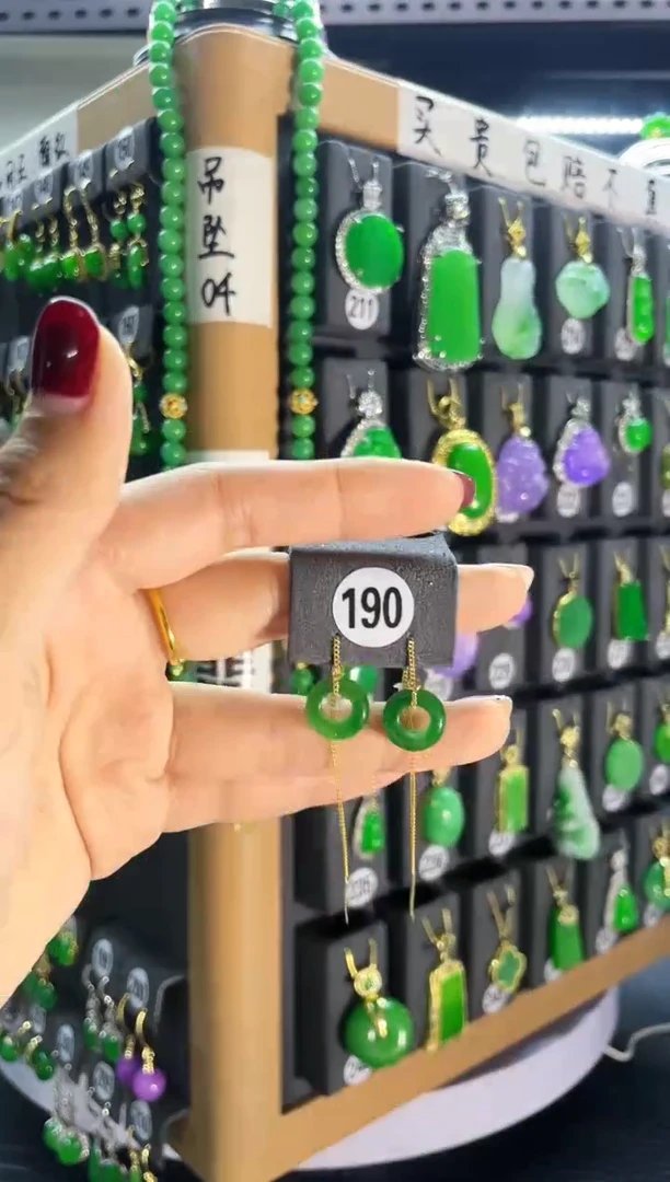 【闪购商品】翡翠耳饰银S925镶嵌190....