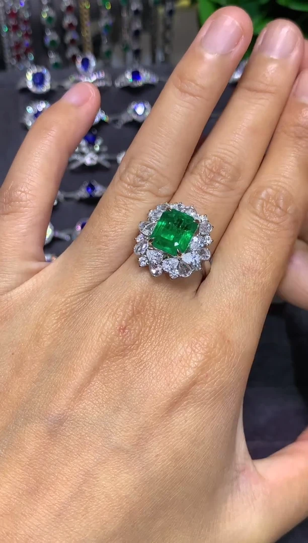 18K金镶嵌戒指祖母绿3.29ct 沃顿绿