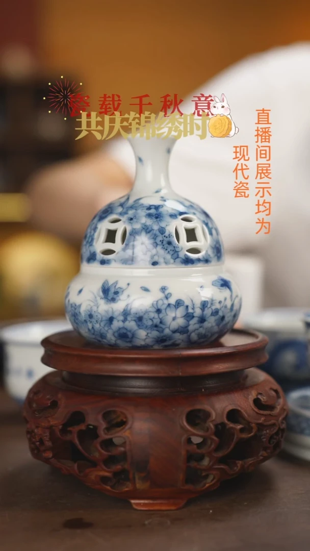 柴窑青花蝶恋花香炉微瑕