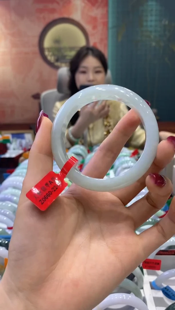 【闪购商品】翡翠手镯未镶嵌多人06146