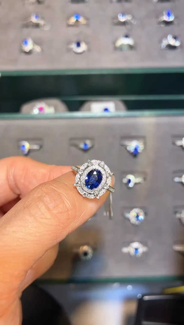戒指蓝宝石18K金镶嵌【闪购】1.35ct/同步展会价/矢车菊
