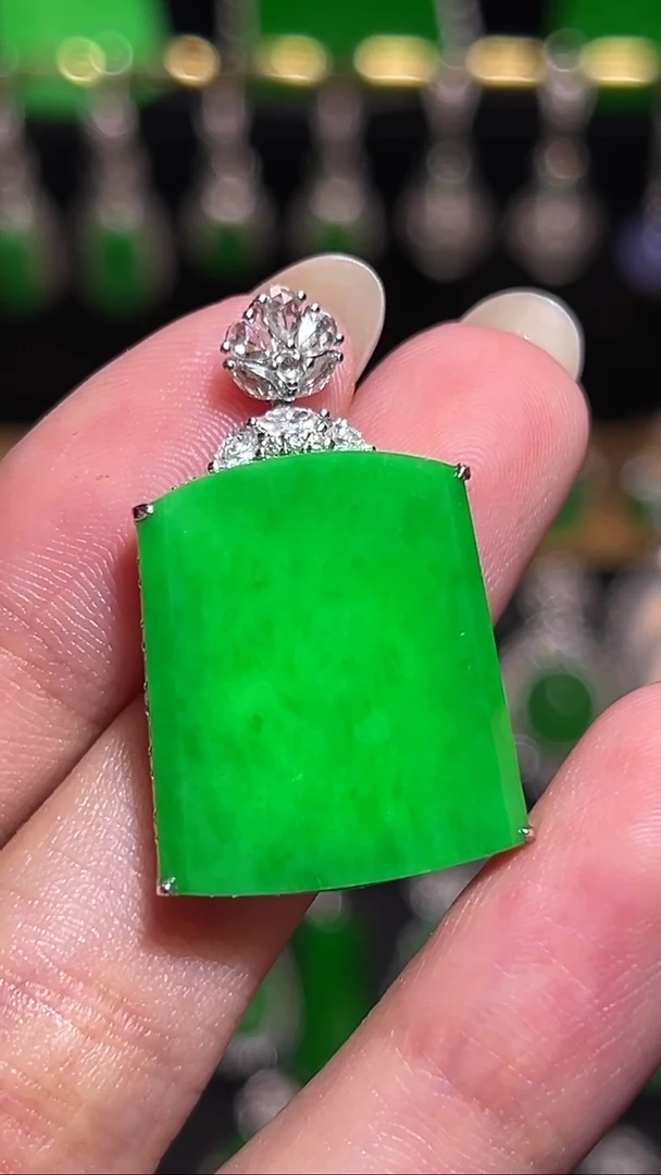 颈饰未镶嵌翡翠吊坠