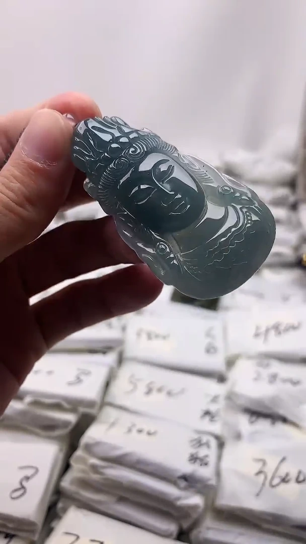 翡翠未镶嵌颈饰观音头
