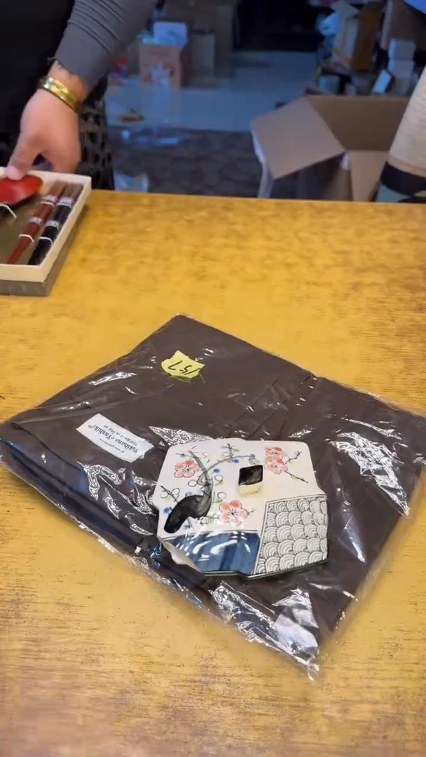 瓷器瓷器瑕疵破破157微咖碗
