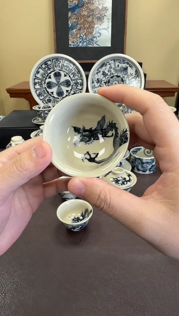 二号釉过肩龙纹小压手杯