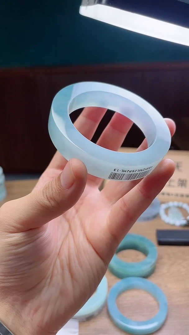 定制翡翠手镯未镶嵌幸**满定制