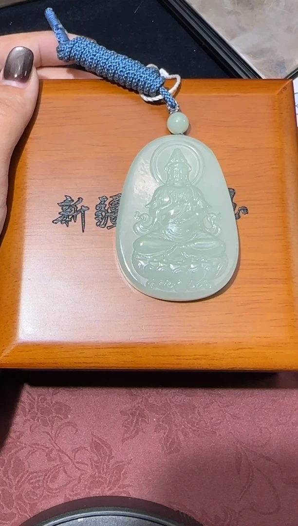 吊坠(不含链)未镶嵌和田玉且末近矿青白微色差吊坠