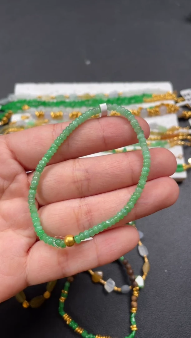 套链足金镶嵌翡翠一条   P248
