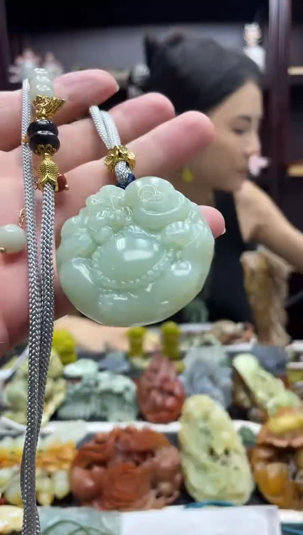 岫玉未镶嵌吊坠·